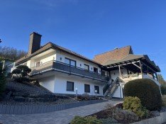 Hauptbild Ein Haus, zwei Welten: Stilvoll modernisiert, voller Geschichte und bereit für Ihre Zukunft